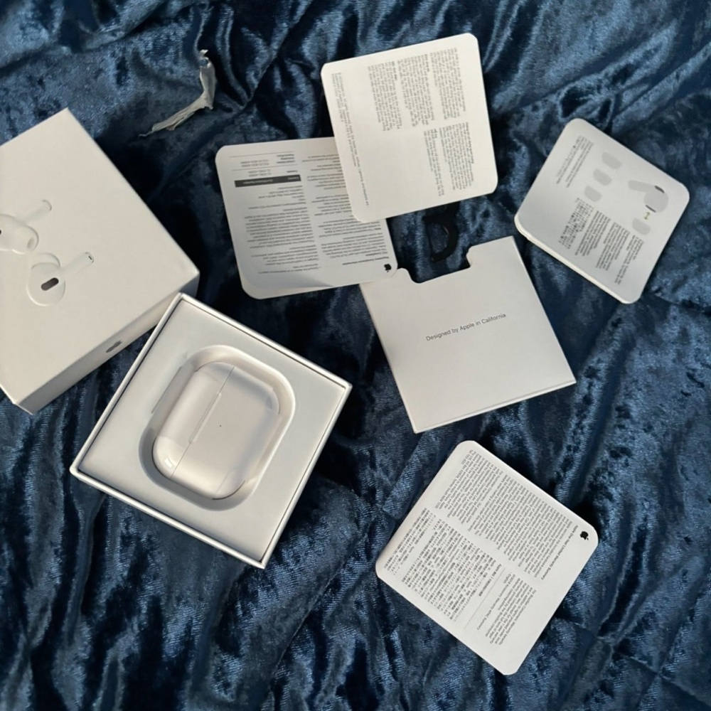 AirPods second generation - Picture 5 of 6